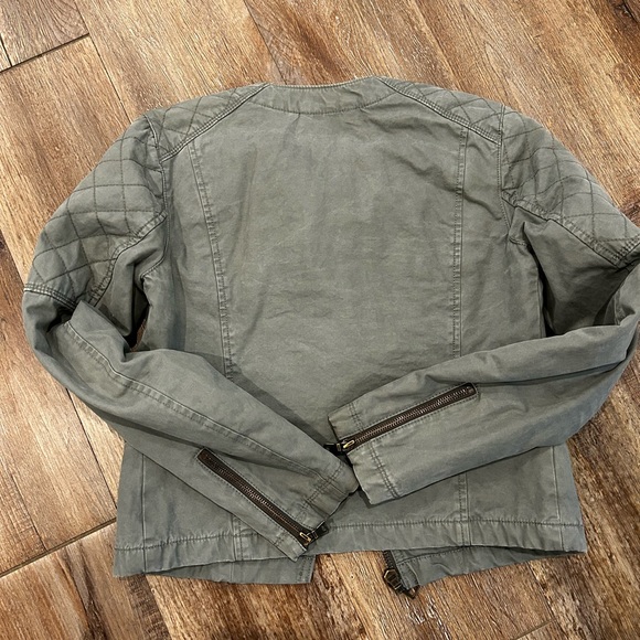 Gap Jacket - Picture 2 of 4